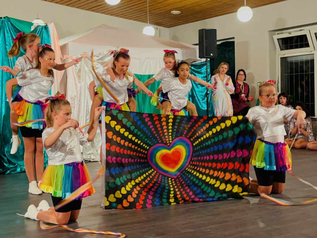 Regenbogentanz Jugend und Junioren | Foto: Silbermöwe